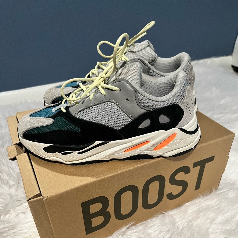 Yeezy 700 wave runner